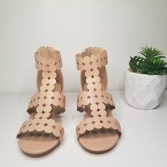 Yoki Scalloped t-strap sandal - Picture 4 of 6